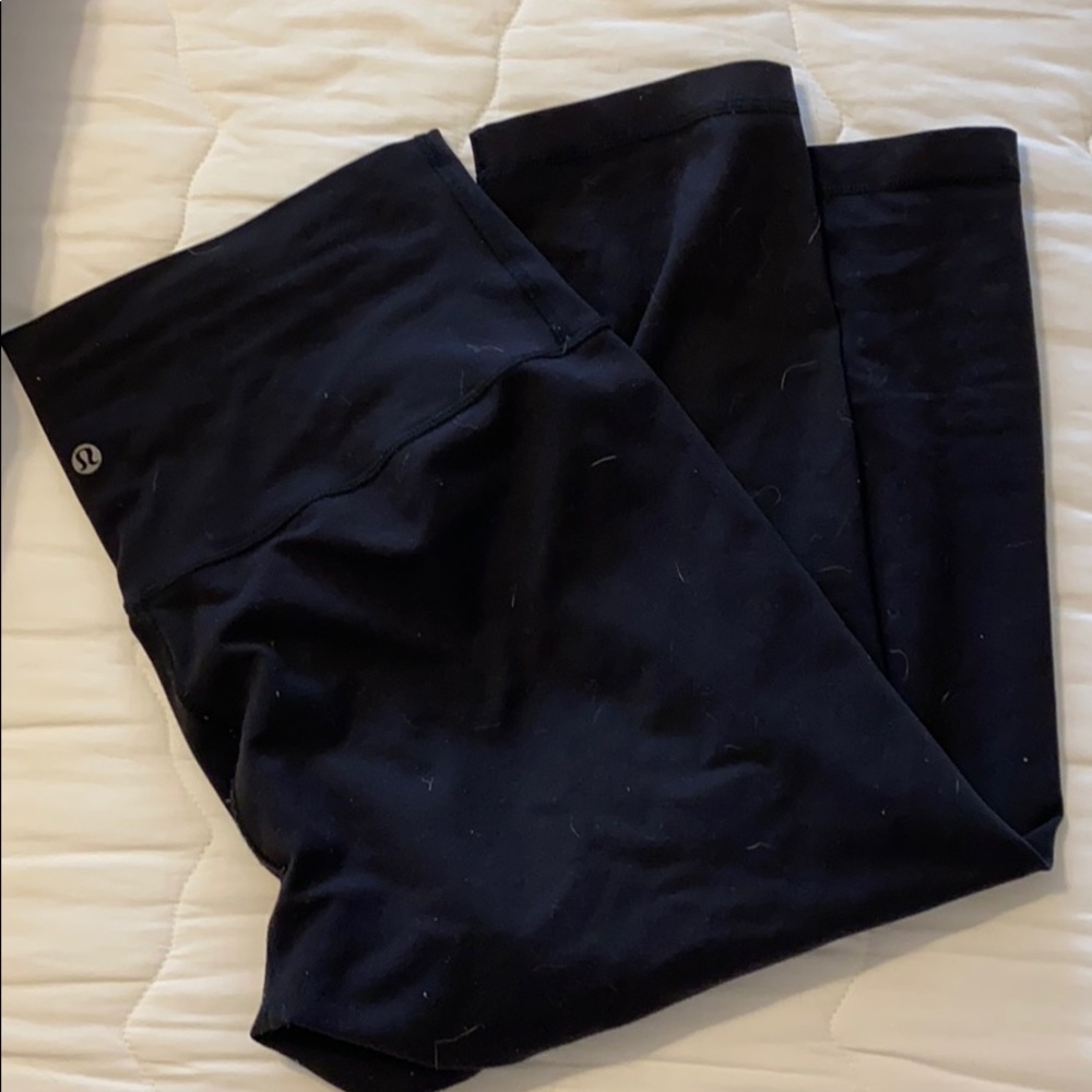 Lululemon wunder under black flip crops